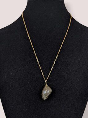 Vintage Gilded Seashell Pendant Necklace